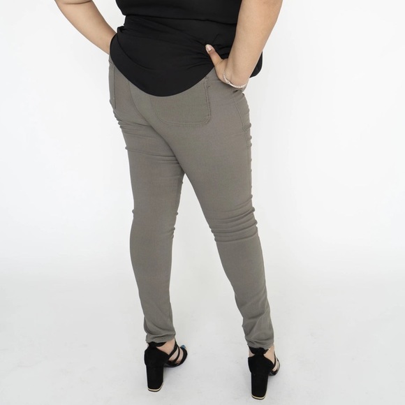 Fitted Stretchy Jeans - Picture 2 of 2